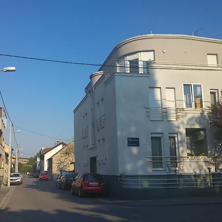 Old Clock Apartment Zagreb Buitenkant foto