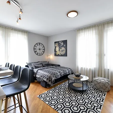 Old Clock Apartment Zagreb Buitenkant foto